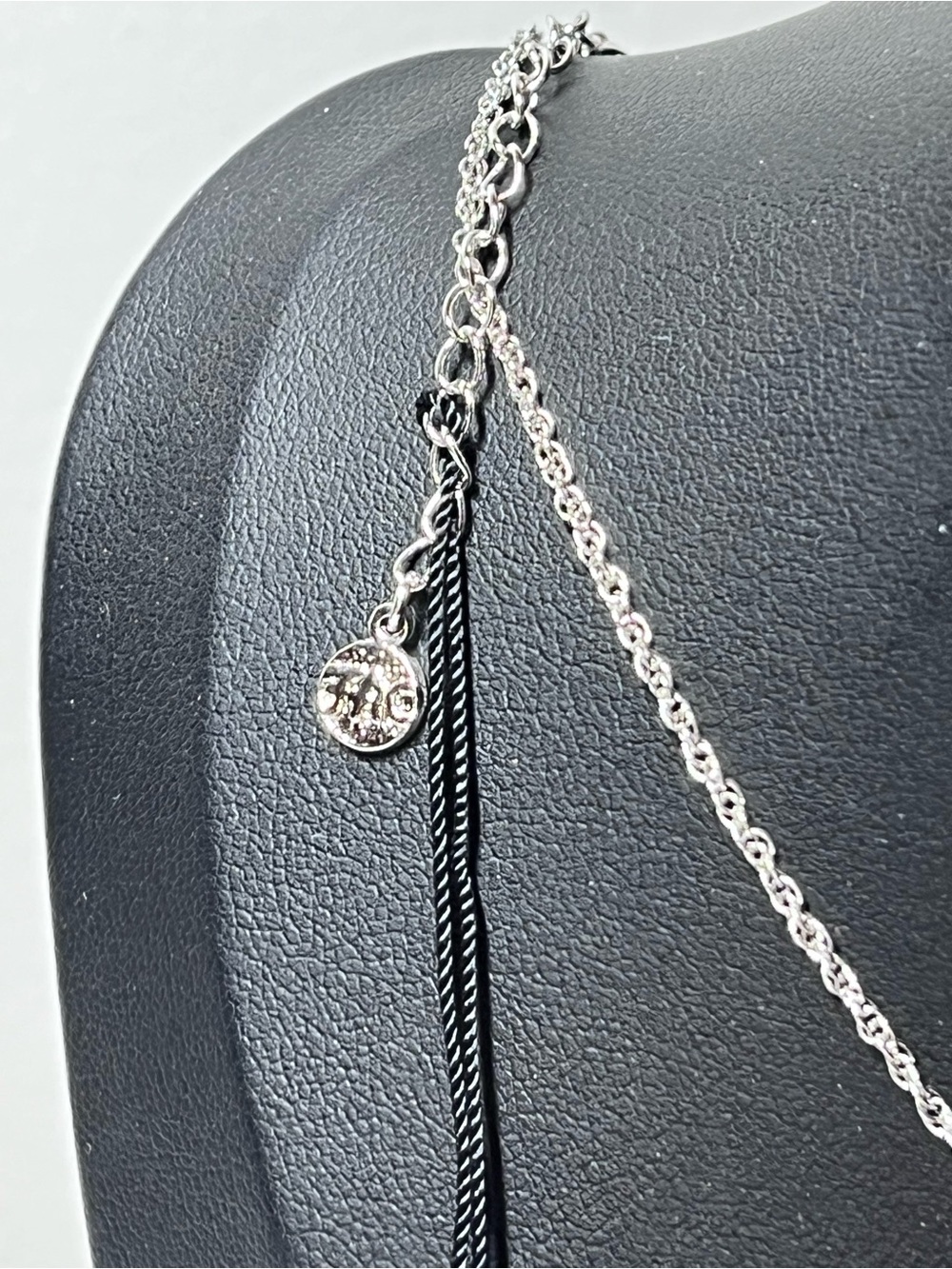 New fifth Avenue pendant and chain. 
Butler
New with tag - Picture 4 of 7